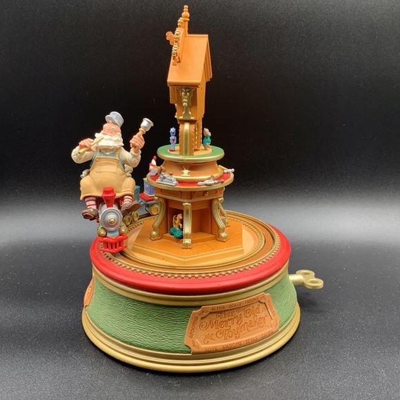 Hallmark Rotating Merry Old Toymaker Train Clock & Toys Music Box TESTED WORKS - Picture 6 of 14